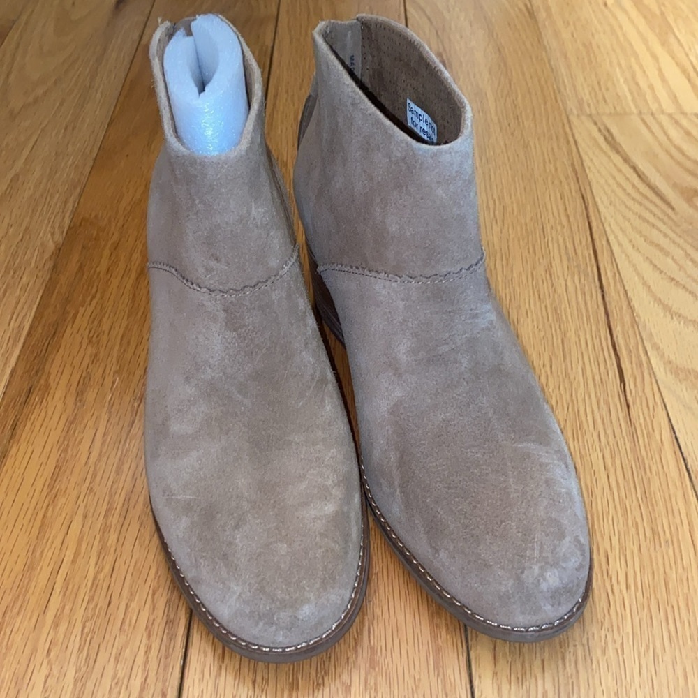NEW without box TOMS Leila Bootie in Toffee Suede size 6- marked as sample - Picture 2 of 11